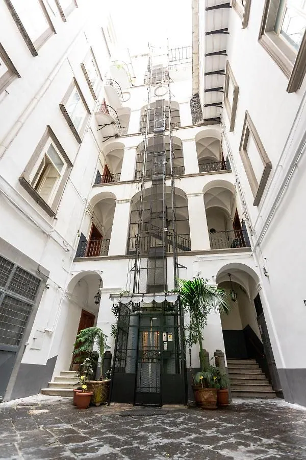 Arka Apartments Napoli 0*,